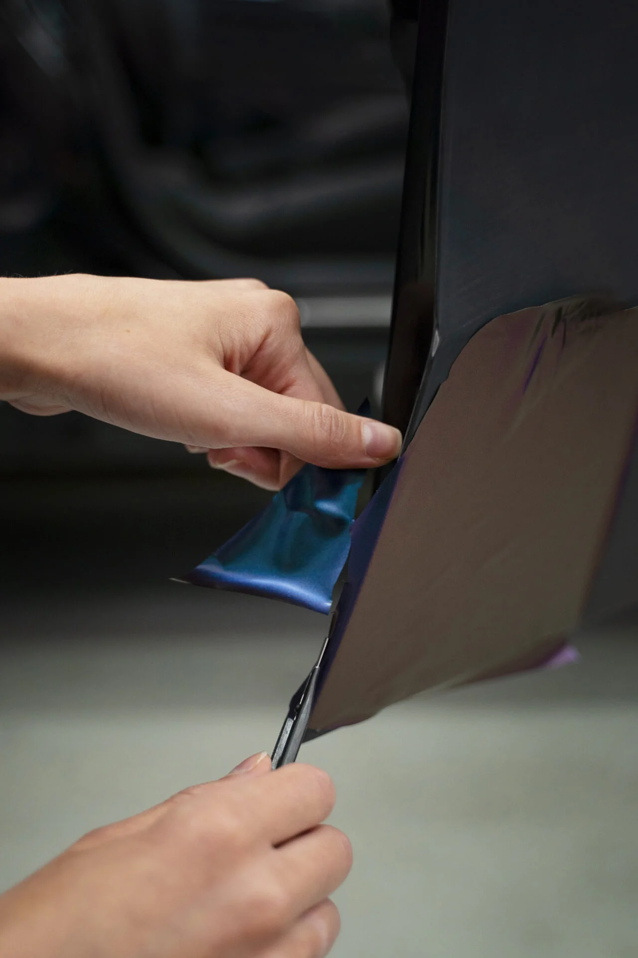 auto service salon doign car wrapping